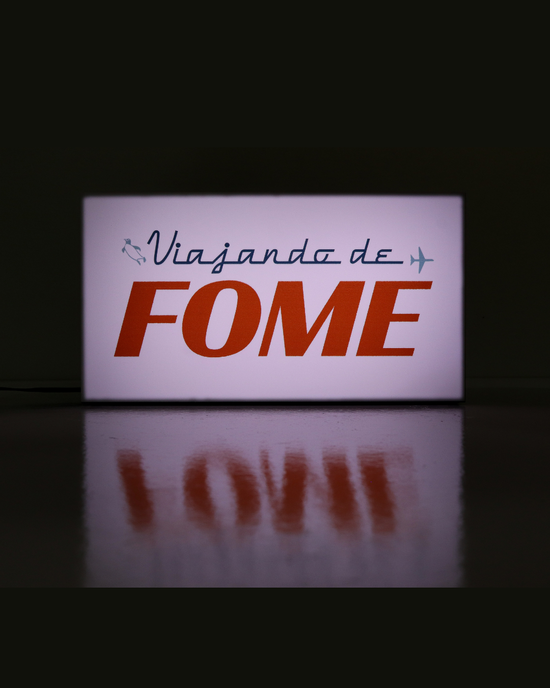 Letreiro Luminoso Viajando de Fome